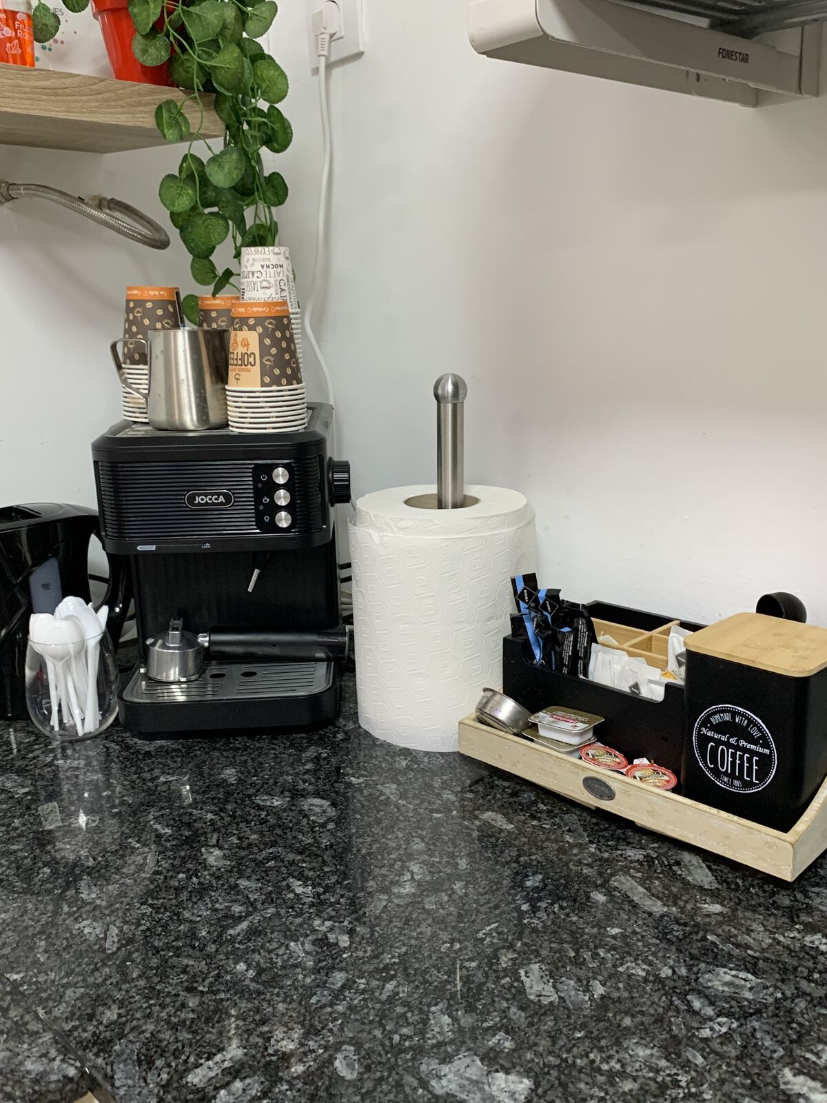 Cafetera y zona de café