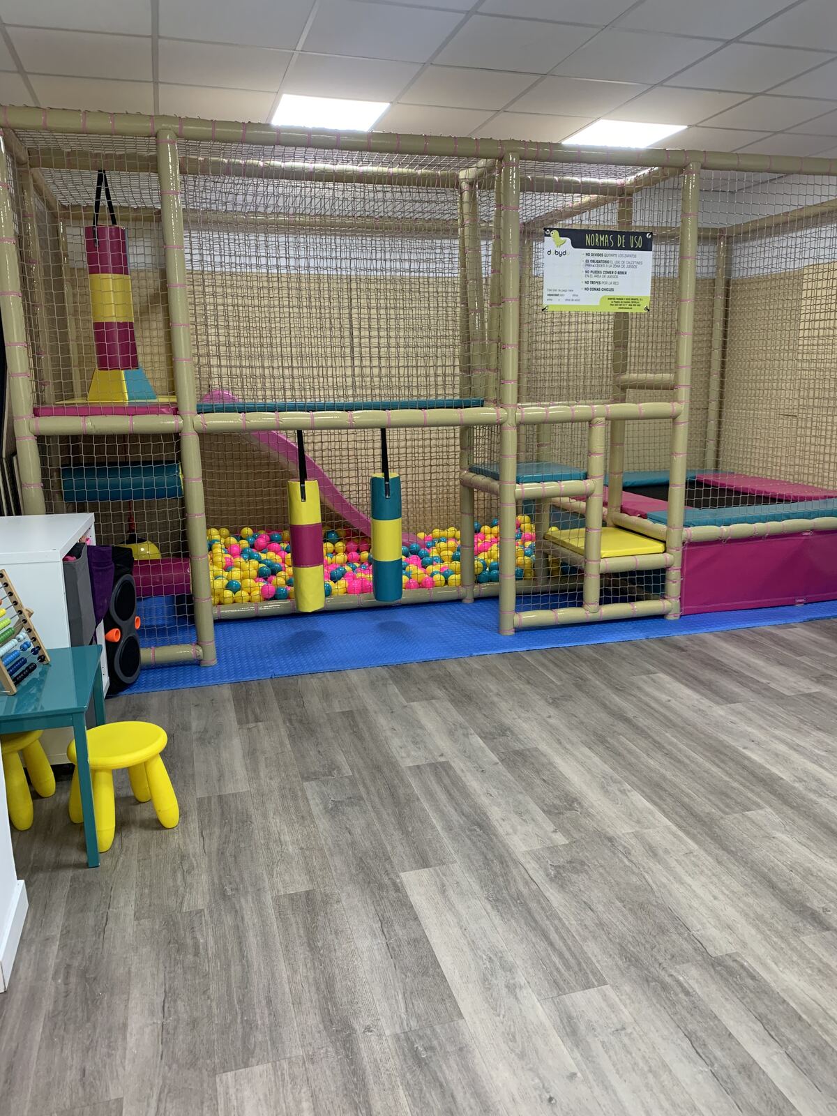 Zona de juegos infantil completa